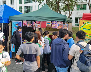 Archer's Kitchen Crowd Left